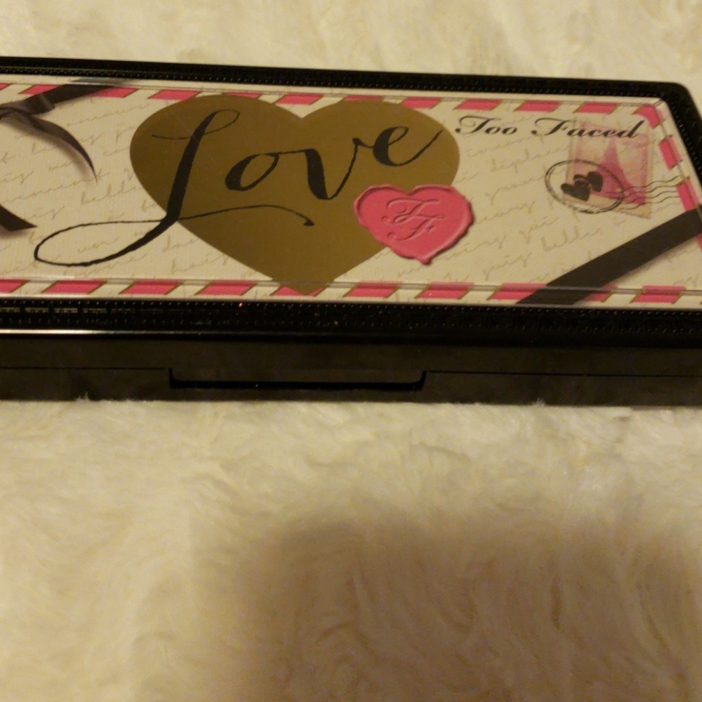 Too faced Passionately Pretty Palette